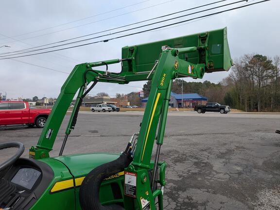 Image of John Deere 2032R equipment image 2