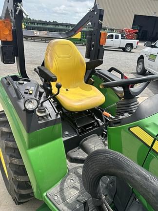 Image of John Deere 2032R equipment image 2