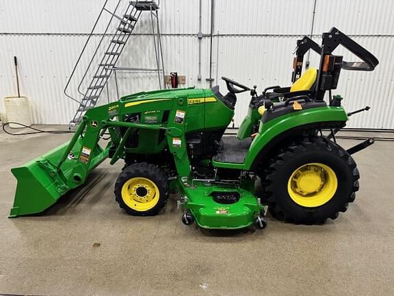 Image of John Deere 2032R equipment image 1