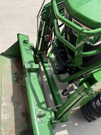 Image of John Deere 2032R equipment image 3