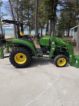 2017 John Deere 2032R Equipment Image0