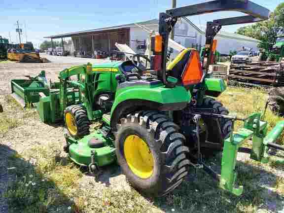 Image of John Deere 2032R equipment image 3