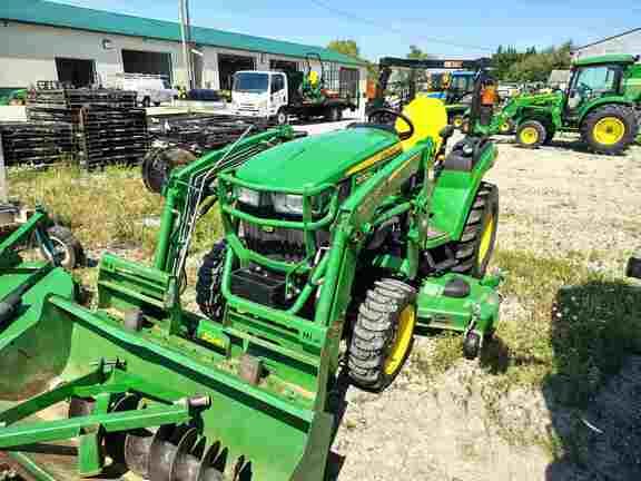 2017 John Deere 2032R Equipment Image0