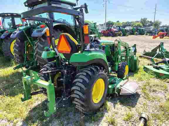 Image of John Deere 2032R equipment image 4