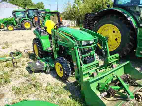 Image of John Deere 2032R equipment image 2