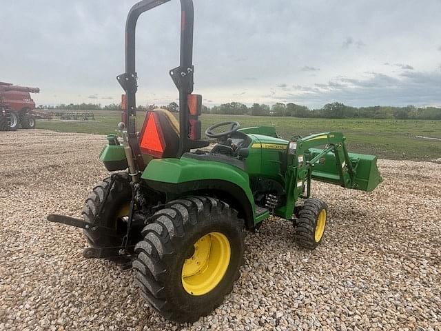 Image of John Deere 2032R equipment image 2