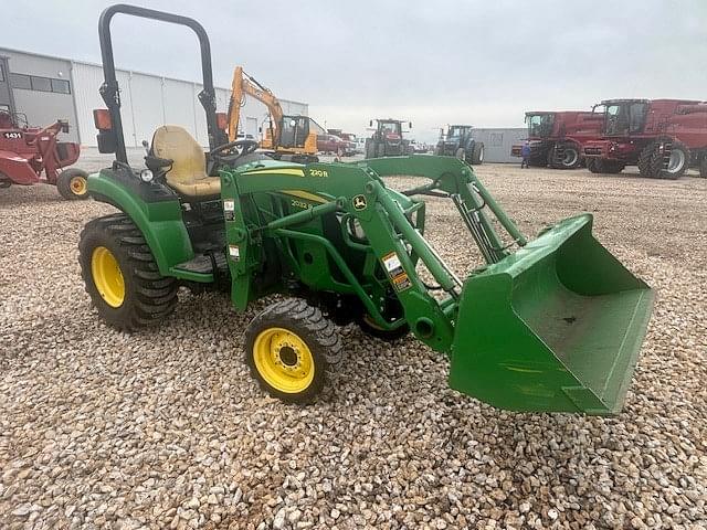 Image of John Deere 2032R equipment image 1