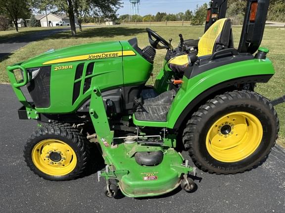 Image of John Deere 2038R equipment image 3