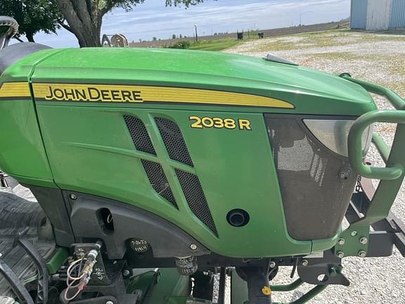 Image of John Deere 2038R equipment image 4
