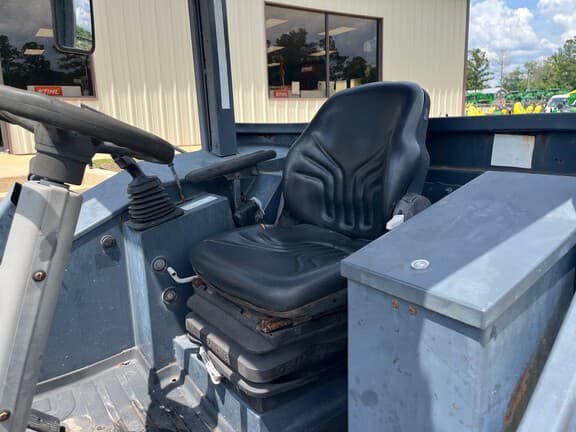 Image of John Deere 204K equipment image 4