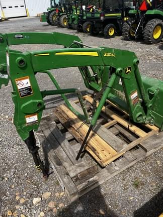 Image of John Deere 220R equipment image 1