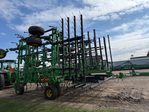 Image of John Deere 2210 equipment image 2