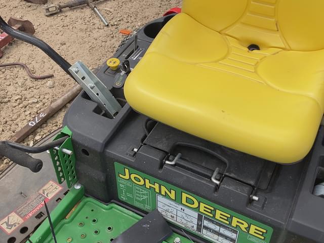 Image of John Deere Z335M equipment image 4