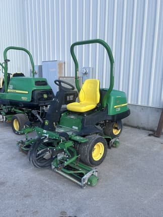Image of John Deere 2500B equipment image 2