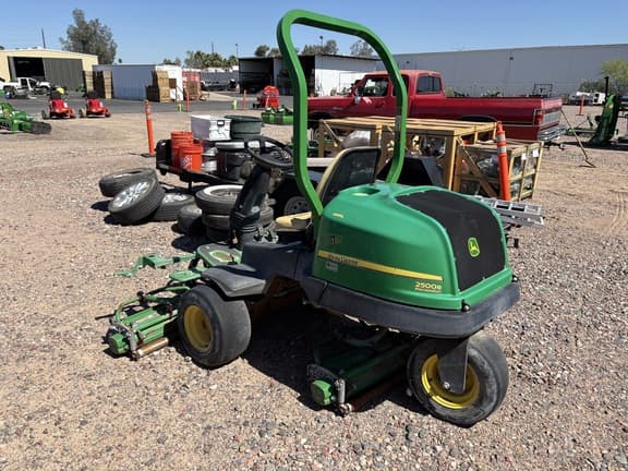Image of John Deere 2500B equipment image 3