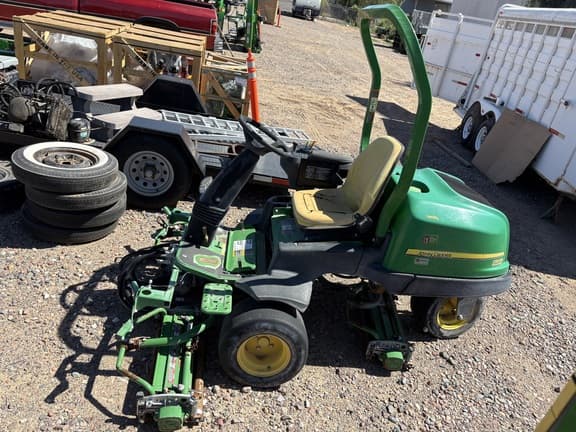 Image of John Deere 2500B equipment image 2