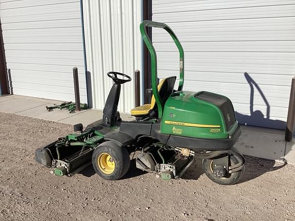 Image of John Deere 2500B equipment image 2