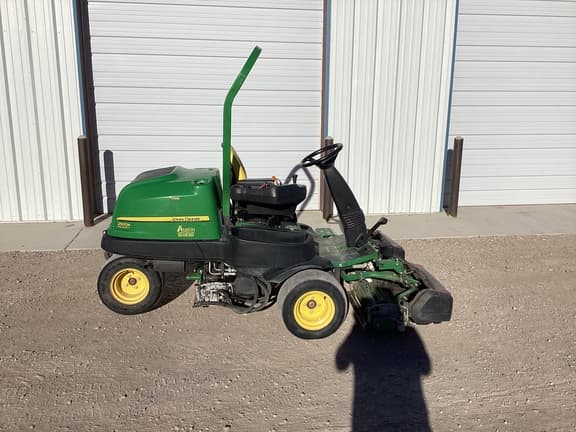 Image of John Deere 2500B equipment image 2