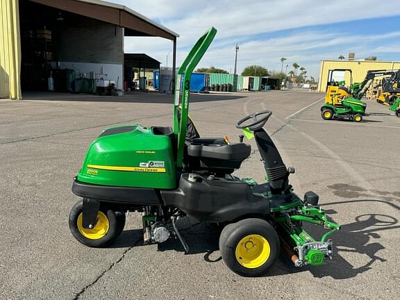 Image of John Deere 2500E equipment image 3