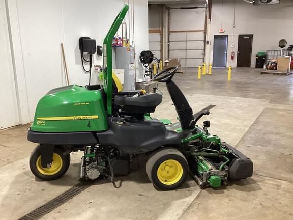 Image of John Deere 2500E equipment image 2