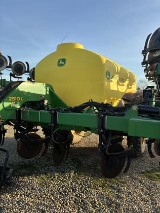 Image of John Deere 2510L equipment image 4