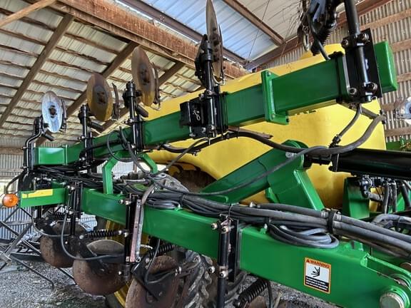 Image of John Deere 2510L equipment image 3