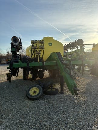 2017 John Deere 2510L Equipment Image0
