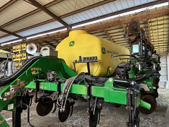 Image of John Deere 2510L equipment image 2