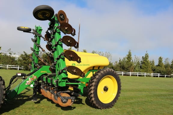 Main image John Deere 2510L
