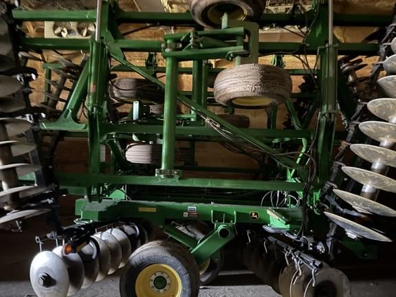 Image of John Deere 2623 equipment image 2