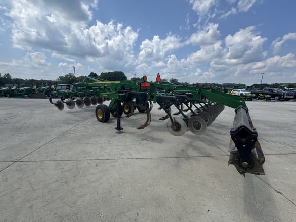 Image of John Deere 2730 equipment image 4