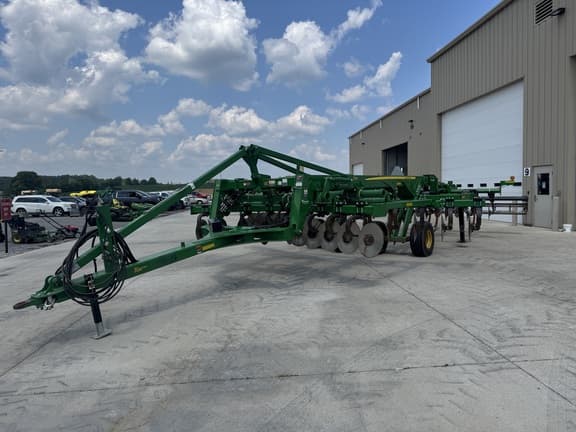 Image of John Deere 2730 equipment image 1