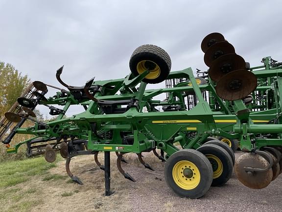 Image of John Deere 2730 equipment image 4