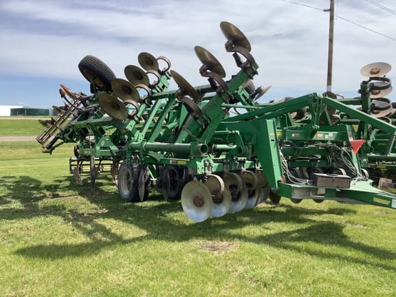 Image of John Deere 2730 equipment image 1