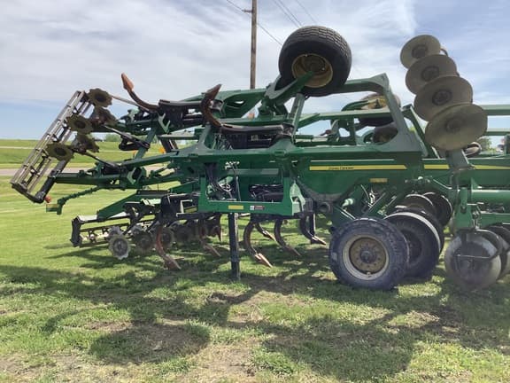 Image of John Deere 2730 equipment image 4