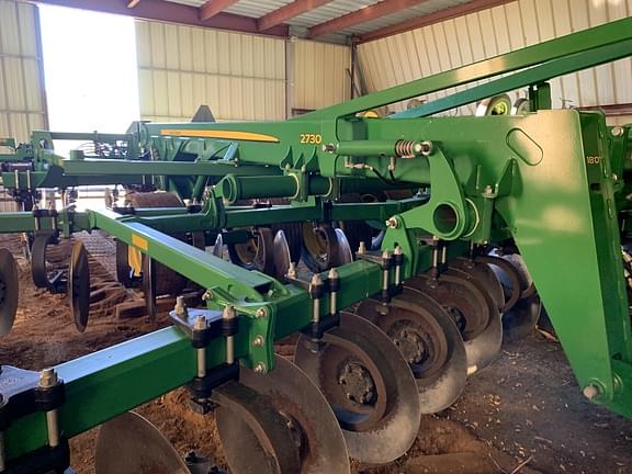 Image of John Deere 2730 equipment image 4