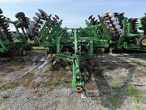 Image of John Deere 2730 equipment image 1