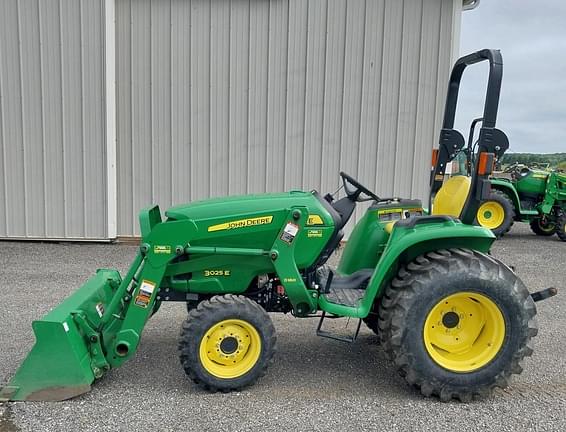 Image of John Deere 3025E equipment image 2