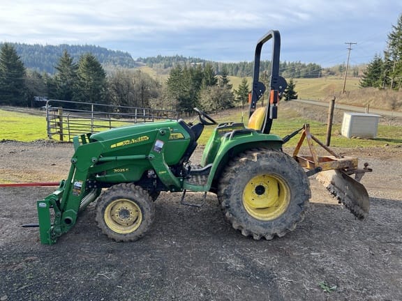 Main image John Deere 3025E