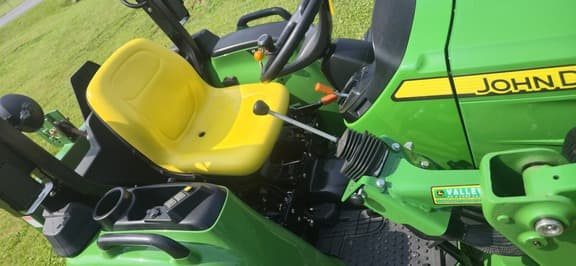 Image of John Deere 3025E equipment image 4