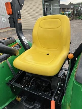 Image of John Deere 3025E equipment image 3