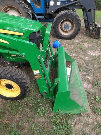 Image of John Deere 3025E equipment image 4