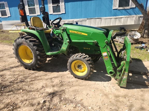 Image of John Deere 3025E equipment image 2