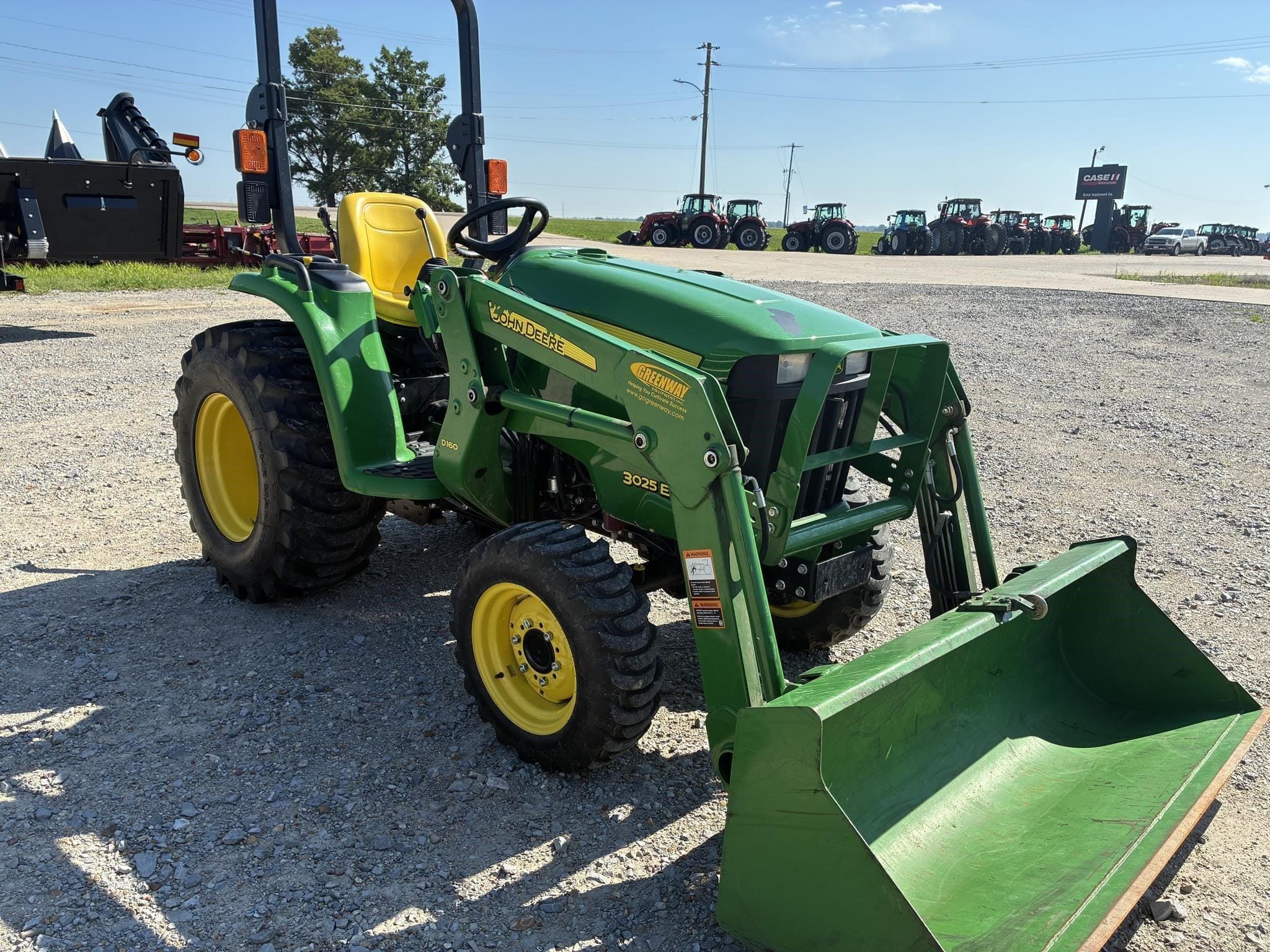 2017 John Deere 3025E Equipment Image0