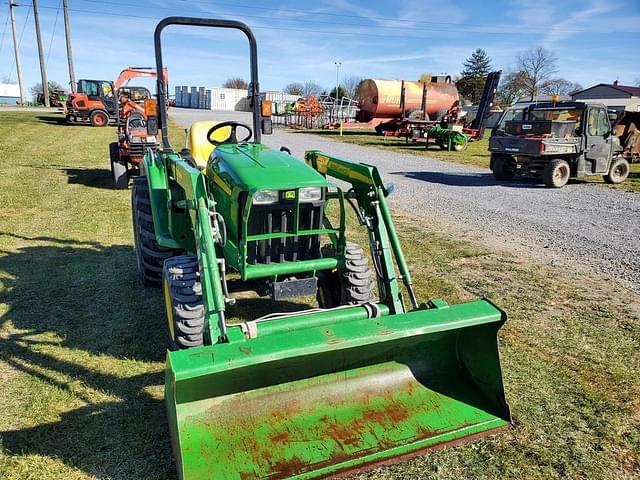 Image of John Deere 3025E equipment image 1