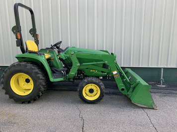 Main image John Deere 3032E