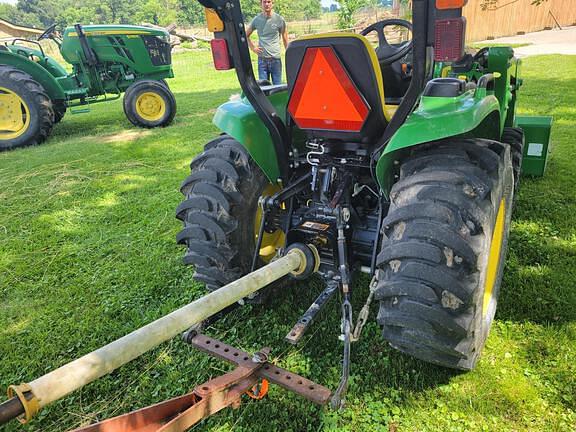 Image of John Deere 3032E equipment image 3
