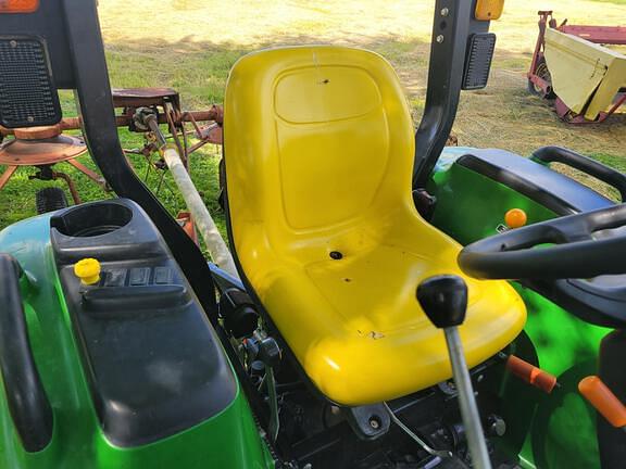 Image of John Deere 3032E equipment image 4