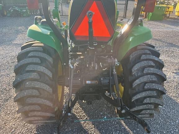 Image of John Deere 3032E equipment image 4