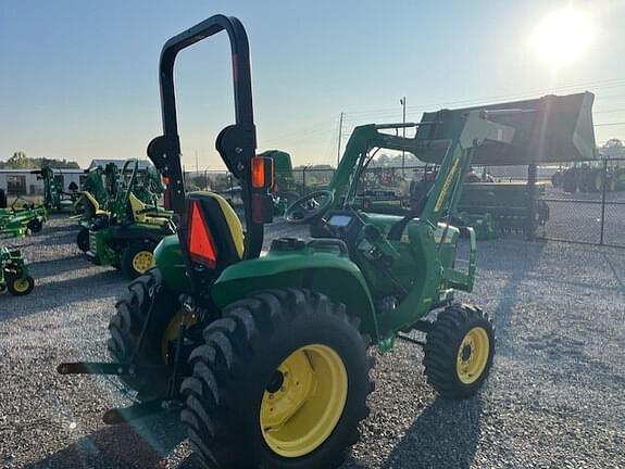 Image of John Deere 3032E equipment image 3